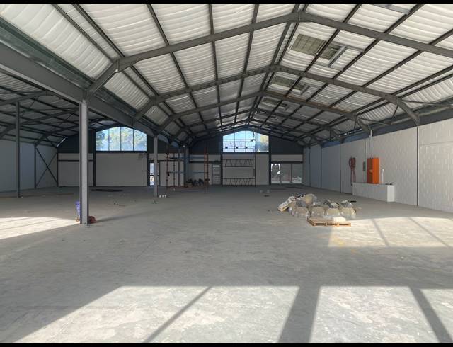 366M² RETAIL TO LET IN TOKAI